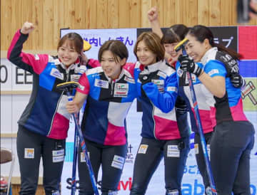 カーリング女子日本代表が「編み編みクラブ」。選手が編み物に挑戦⇒「上達速度が凄まじい」