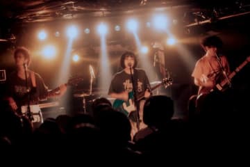 10周年を前に多彩な楽曲で見せたそれぞれにとってのレイラ ─『あの街に行こうねって約束覚えてる？』ツアーファイナル下北沢SHELTERワンマン