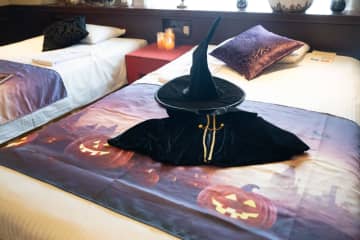 ディズニーオフィシャルホテルの「ハロウィン限定ルーム」がめちゃ凝ってる…！無料サービスも充実だよ【泊まりたい】