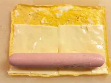 魚肉ソーセージを巻くと…？　玉子焼きの断面に「子供が喜んだ」「超かわいい」