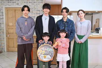 松島聡と白洲迅がドラマに登場するオムライスを実際に調理！『パパと親父のウチご飯』取材会