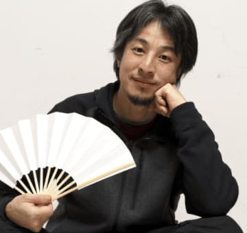 ひろゆきも「予測してた人おるん？」と驚愕。横須賀花火中止の意外な理由とは？ネットでは「グローバル化の妙な一面だな」の声も