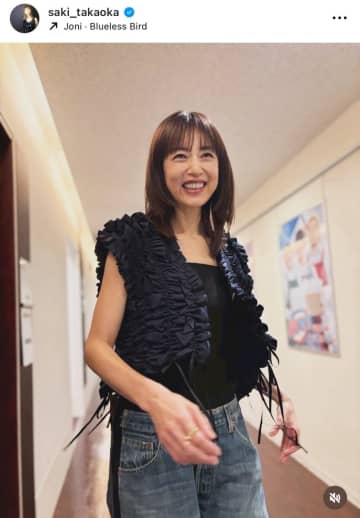 「若返ってません？」52歳・高岡早紀、驚きの若々しさ！黒のトップス×デニム姿の最新ショットに「30代にしか見えない」の声も