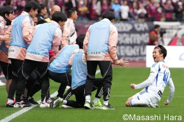 G大阪戦で分かった｢最下位・新潟｣が最初にすべきこと(3)奥村仁の勝ち越し弾が示した｢強み｣、守備の改善が急務も｢適任メンバーがいない｣現状、唯一の打開策