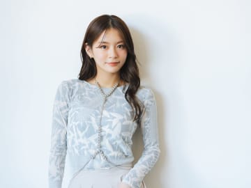永瀬莉子、韓国で見せた大人の雰囲気とあどけなさ 1st写真集『glimmers』「一緒に旅してるように思ってくれたら」