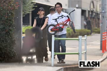 小泉進次郎氏、妻・滝クリとともに総裁選前日“イクメン姿”総理の座目前でも変わらぬ“家族ファースト”