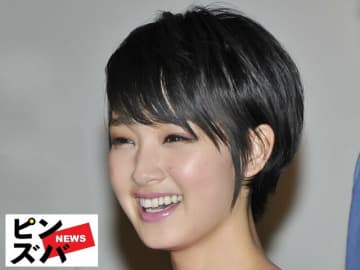 「最近綺麗になりすぎ」剛力彩芽、鮮やかデコルテのベアトップドレス姿にうっとり　弾丸パリ旅を報告