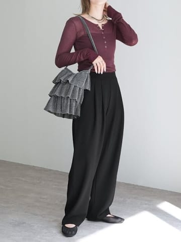 定番「黒ワイドパンツ」でおしゃれに垢抜け！着るだけでスタイルアップ！お手本バランスコーデ集