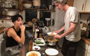 奥さんがいないとコンビニ弁当になるなんて不便。夫にも自分で食べたいものが作れる自由があったほうがいい【タベコト in Berlin・109】