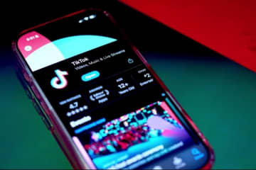 ＴｉｋＴｏｋ検索、１３歳をポルノコンテンツに誘導　英監視団体が報告