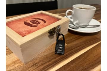 謎を解かないと帰れない！？不思議な謎解きカフェ「はてな珈琲店 東京銀座店」オープン