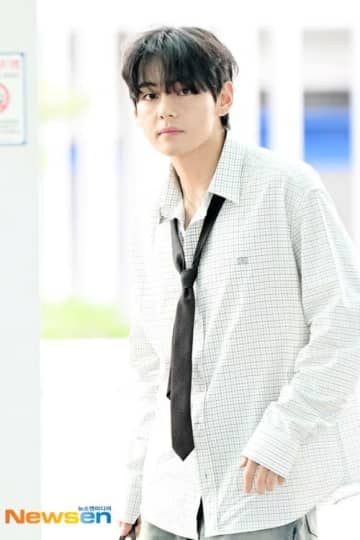 【PHOTO】BTSのV、ファッションショーのためフランスへ出国（動画あり）