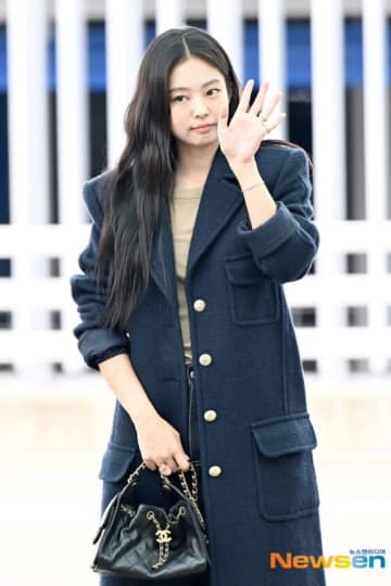 【PHOTO】BLACKPINK ジェニー、ファッションショーのためフランスへ出国（動画あり）