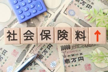 40歳で「扶養内ギリギリ」のパート勤務をしています。10月から“時給アップ”で年収が「130万円」を超えそうです。扶養から外れると、社会保険料はいくら引かれますか？
