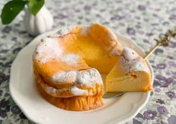 チーズ不使用でさっぱり！水切りヨーグルトで作るスフレチーズケーキ