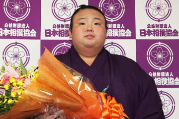 「痩せすぎて誰！？」　現役時165kg…元大関の近影に衝撃「まげ無くなればますます別人に」