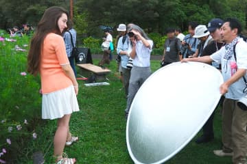 国内最大級のモデル撮影会に潜入！ 500人がモデルを撮りまくったヨドバシカメラ秋の大撮影会レポート