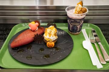 焼き芋がパンになった ディズニーアンバサダーホテル「チックタック・ダイナー」ハロウィーンセット