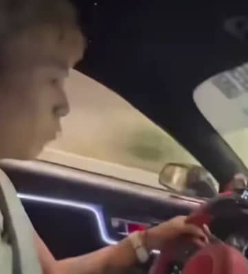 「友人のスポーツカーが格好良すぎてつい…」無免許運転で検挙の26歳ラッパーが謝罪―中国