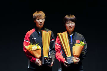 中国の蒯曼・王曼昱組、女子ダブルスで優勝　卓球WTT中国スマッシュ