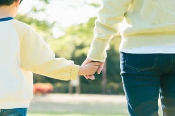 子どもを授かることができなかった夫婦。夫の「お父さんになりたい」願いを叶えるために里親として子どもを育てることに【体験談】