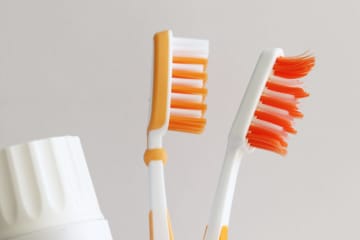 歯ブラシはどれくらいで変えるべき？電動ブラシの場合の目安も解説