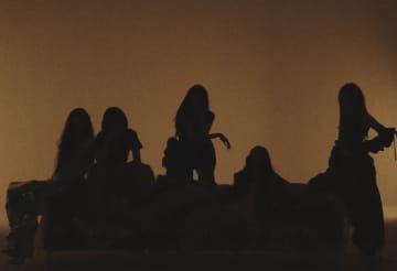 MEOVV、デジタルシングル「BURNING UP」予告映像を追加で公開！新たなコンセプトに期待