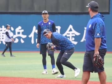 【DeNA】CS巨人戦へハマスタで全体練習　東克樹「100パーセントで投げられるように準備したい」