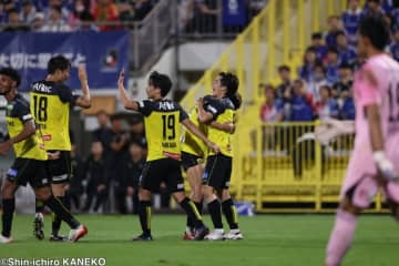 柏が5試合ぶり白星で暫定2位浮上！…横浜FMは降格圏との勝ち点差を広げられず