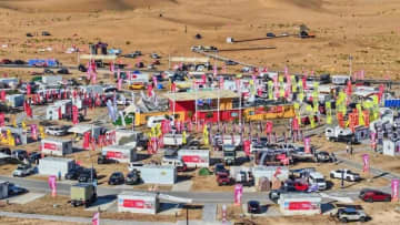 オフロード車の祭典、世界遺産の砂漠で開催　中国内モンゴル自治区