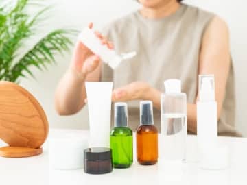 定期購入額が月7万円に……！ 妻を化粧品依存に陥らせた「夫の一言」と「夫婦生活の闇」