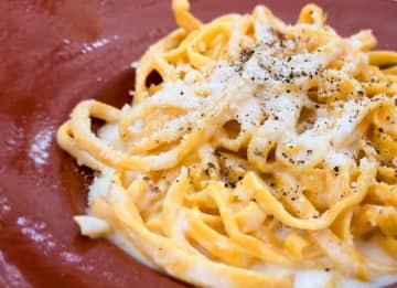 川越シェフ『カチョエペぺ』の作り方を伝授！自宅にある材料で気軽にイタリアンを楽しめる…絶品レシピに子育て主婦から絶賛の声「お子さんでも召し上がれそう」「簡単に安く買えそう」