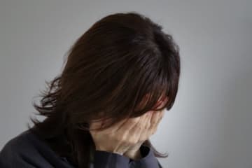 「昨日はうるさかったね」夫婦の寝室に聞き耳を立てる義母…地獄の同居生活から逃げた女性の回想