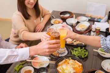 「飲む人は飲んだ分を余分に出すのが普通では？」大量飲酒した夫婦の振る舞いに女性が不満