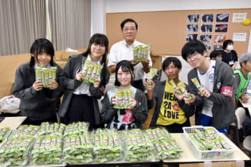 銚子電鉄「まずい棒」にメロンパン風味登場　千葉経大付高の生徒考案　文化祭で約2千本完売