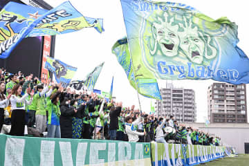 “穏やかな波”のJ1限定ユニ「日常と非日常」　専門家が絶賛…素材にも注目「面白い」