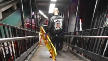 「地下鉄サーフィン」中の事故か、１０代の少女２人が駅で死亡　米ＮＹ