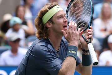 西岡良仁に逆転負けを喫したルブレフ。アジアシリーズ３大会連続の初戦敗退で「自分のレベルが頭打ち」と苦悩を吐露＜SMASH＞