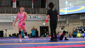 ＜レスリング＞【2025年国民スポーツ大会・特集】1－8から逆転フォール勝ち、屶網さら（滋賀・KeePer技研）が地元の声援にこたえる！