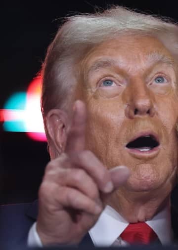 トランプ氏は顔面だけ肌の色が違う？ネットである検証が話題に「こっちのほうが自然」