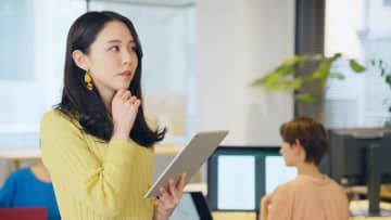 職場の求人で「派遣社員・時給2000円」にショック！ 正社員の自分は「時給1500円」ですが、それでも正社員でいる“メリット”はあるのでしょうか？
