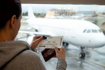 家族4人の「台湾旅行」に“往復3万円”のLCCを予約したいです。夫は「少し高くてもJALかANAがいい」と言いますが、数時間のフライトなら安いほうがいいですよね？ 価格・サービスを比較