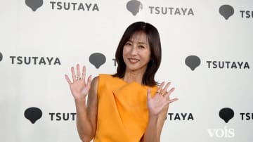 【動画】かとうれいこ56歳、27年ぶり写真集で30年ぶり水着姿　変わらぬ美スタイル披露