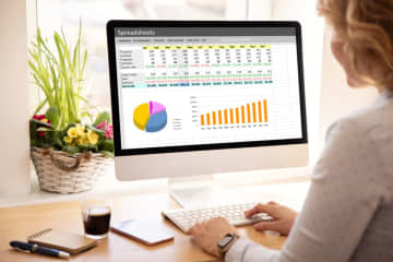 今どきPCに「Word・Excel」は必要ですか？ 最近は無料で「スプレッドシート」などが利用できるけど、2万円かけるメリットはあるのでしょうか？