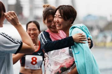 涙の寺田明日香、仲間のサプライズ登場に感動「とてもびっくり！今日出ていない選手も…」現役ラストランに福部、田中ら駆け付ける