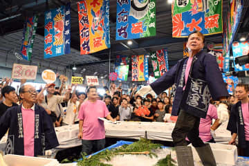 横須賀で「さかな祭り」、マグロ解体ショーや競り体験　家族連れ1万7500人でにぎわう