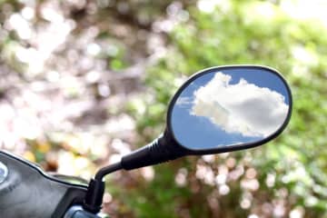 バイクのミラー、片方だけで違反？ 原付やツーリングでの注意点