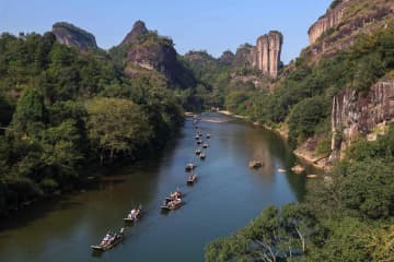 九曲渓の舟下りを満喫　中国・武夷山国家公園
