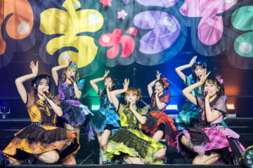 FRUITS ZIPPER、野原しんのすけとサプライズ共演。「はちゃめちゃわちゃライフ！」コラボ披露