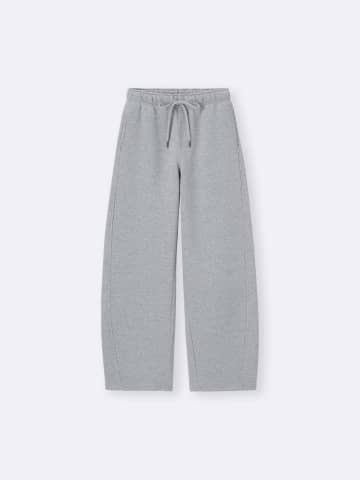 【GU】の「バレルレッグパンツ」をチェック♡